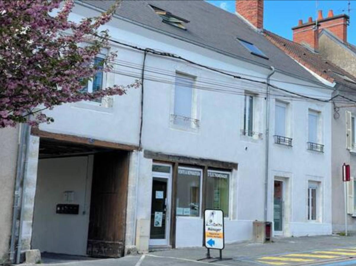 Appartement Avec Parking Gratuit Et Wifi Vierzon Exterior foto